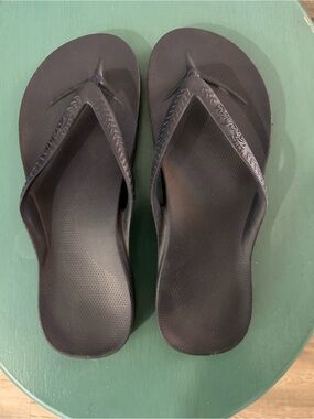 Archies. New. Men's Navy Flip-Flops with Contoured Footbed
